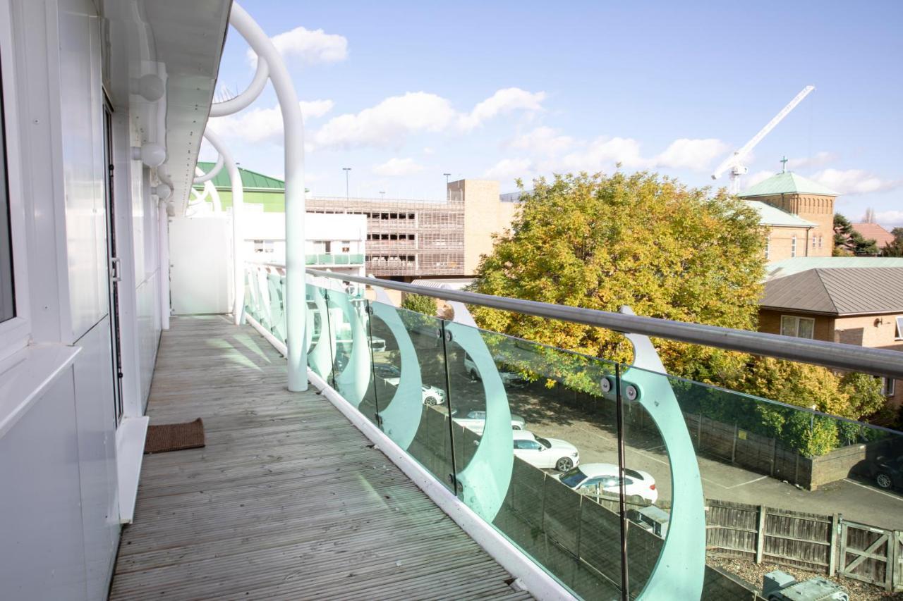 Sunshine Place Enfield Exterior foto